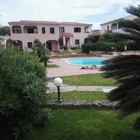 Con Vista Piscina شقة سان تيودورو