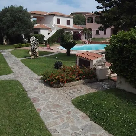 Con Vista Piscina San Teodoro (Sardinia)